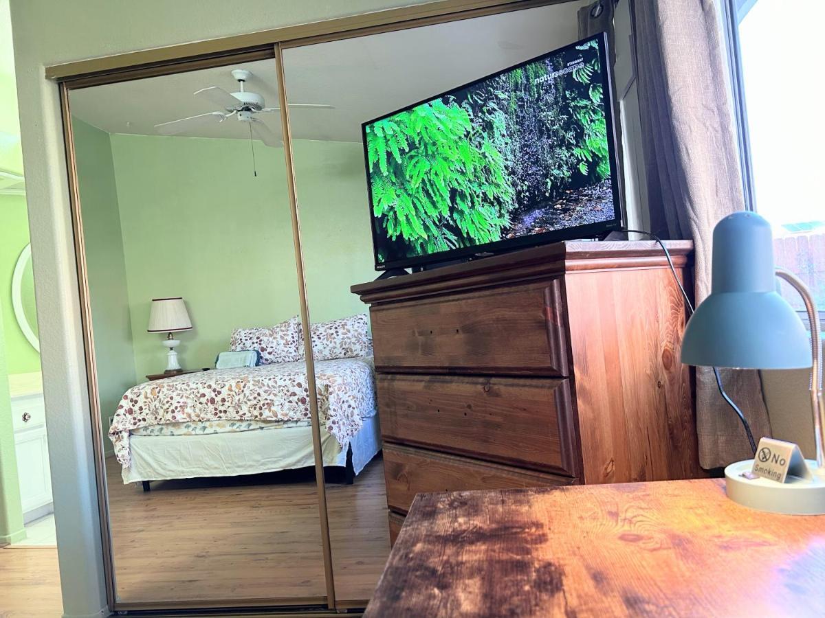 Vineyard Vista Suite With Tv And Private Bathroom Hemet Exterior foto